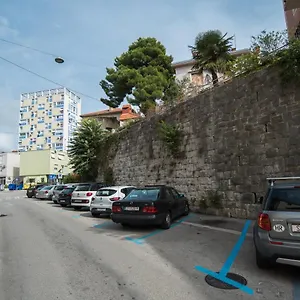 https://too-sweet-apartment-1.splithotels.org